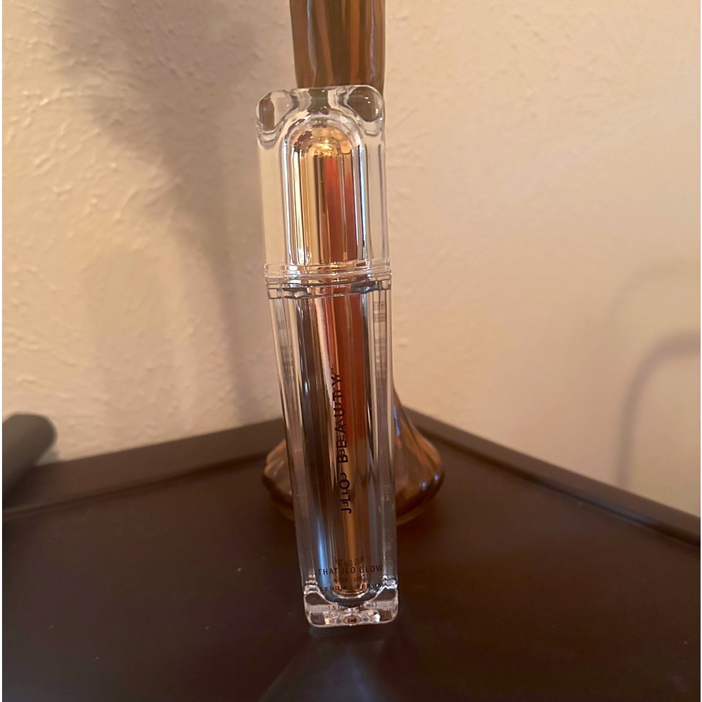 Tighten & brighten with That JLO Glow. New in bottle